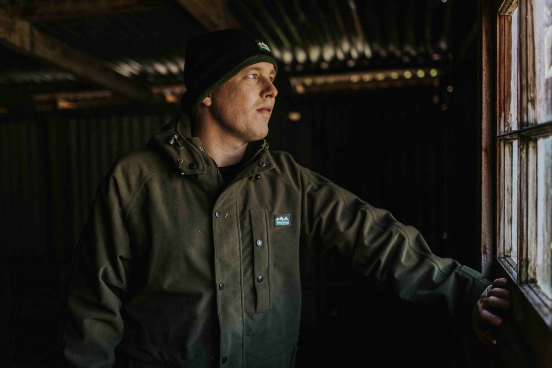 RURAL</br><button class="owl-carousel-button">SHOP COLLECTIONS</button>